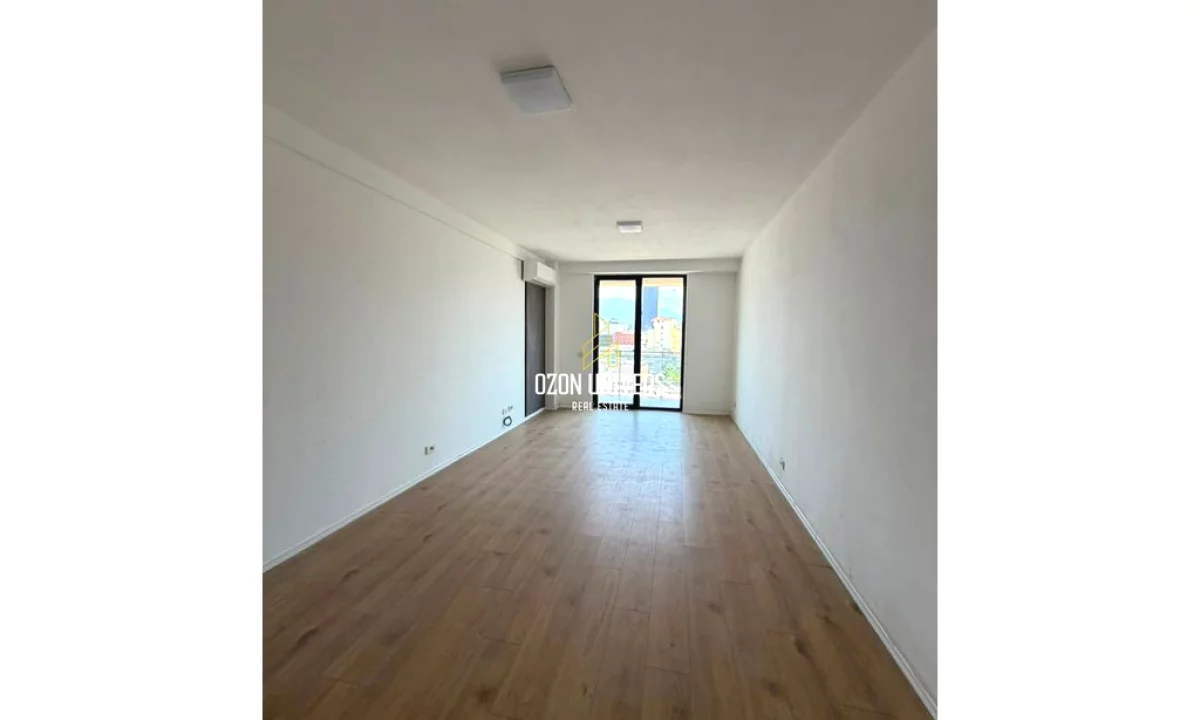 Shtepi me qera Apartament ne Tirane, 3+1, Mobilimi Bosh, pa mobiluar, Pagesa 1,700  Euro.