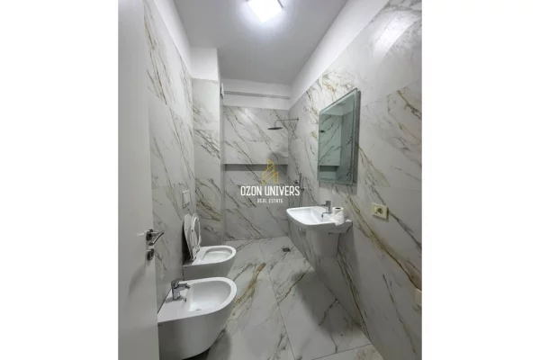 Shtepi me qera Apartament ne Tirane, 3+1, Mobilimi Bosh, pa mobiluar, Pagesa 1,700  Euro.