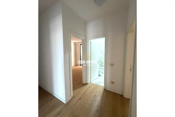 Shtepi me qera Apartament ne Tirane, 3+1, Mobilimi Bosh, pa mobiluar, Pagesa 1,700  Euro.