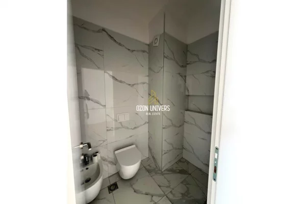 Shtepi me qera Apartament ne Tirane, 3+1, Mobilimi Bosh, pa mobiluar, Pagesa 1,700  Euro.