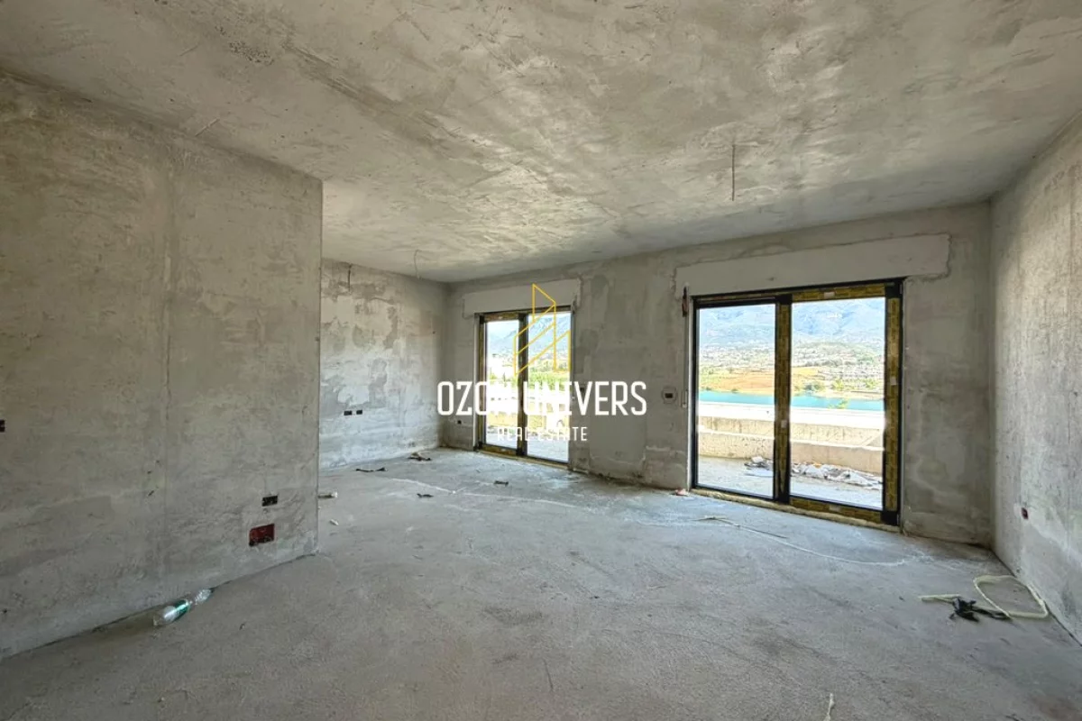 Shtepi ne shitje Apartament ne Tirane, 3+1, Mobilimi Bosh, pa mobiluar, Pagesa 490,000  Euro.