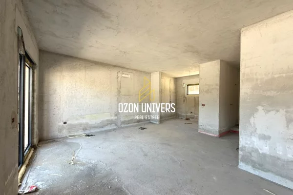 Shtepi ne shitje Apartament ne Tirane, 3+1, Mobilimi Bosh, pa mobiluar, Pagesa 490,000  Euro.