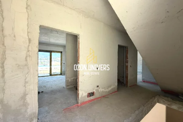 Shtepi ne shitje Apartament ne Tirane, 3+1, Mobilimi Bosh, pa mobiluar, Pagesa 490,000  Euro.