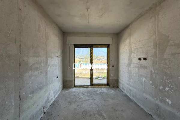 Shtepi ne shitje Apartament ne Tirane, 3+1, Mobilimi Bosh, pa mobiluar, Pagesa 490,000  Euro.