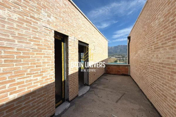 Shtepi ne shitje Apartament ne Tirane, 3+1, Mobilimi Bosh, pa mobiluar, Pagesa 490,000  Euro.