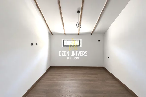 Shtepi ne shitje Apartament ne Tirane, 1+1, Mobilimi Bosh, pa mobiluar, Pagesa 135,000  Euro.