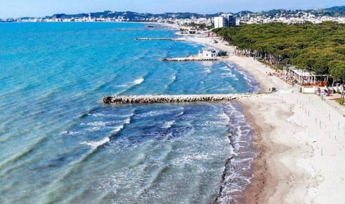 Shitet toke truall,400m2 prane bregdetit ,Golem