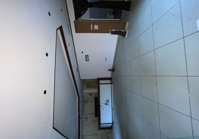 Ambient biznesi me qera 2+1 ne Tirane - 1,200 Euro