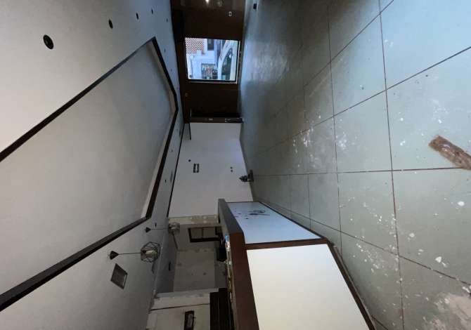 Ambient biznesi me qera 2+1 ne Tirane - 1,200 Euro