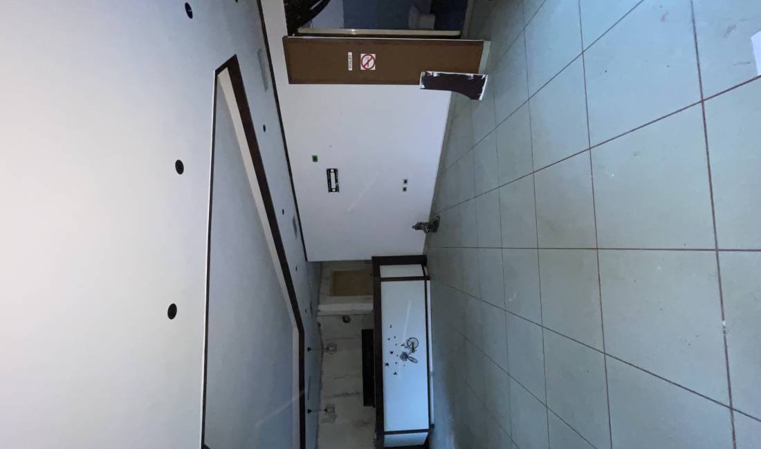 Jepet me qera ambient biznesi me verande tek Rruga e Kosovareve