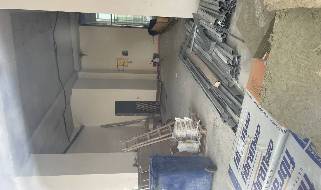 Jepet me qera ambient biznesi 105 m2 tek Lake View Residence