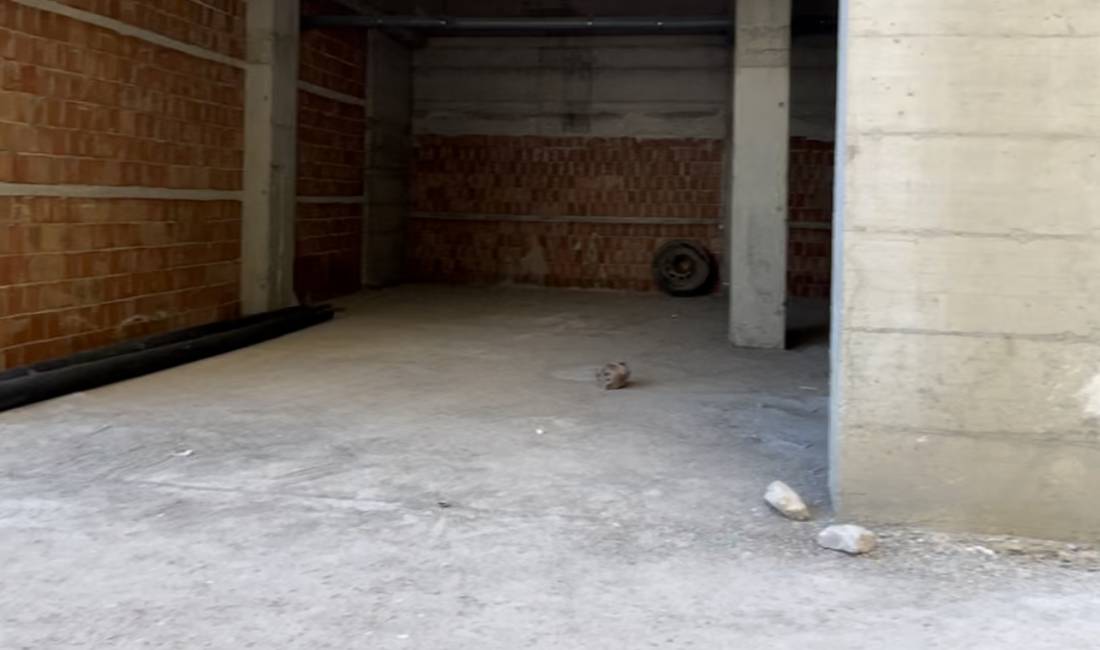 Jepet me qera ambient biznesi 220 m2 me verande,Liqeni i Thate ,Radisson Hotel