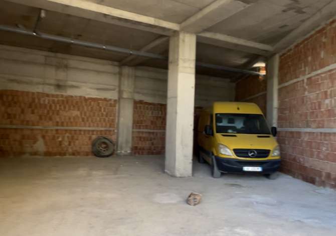 Ambiente Commerciale in Affitto 1+1 a Tirana - 3,000 Euro