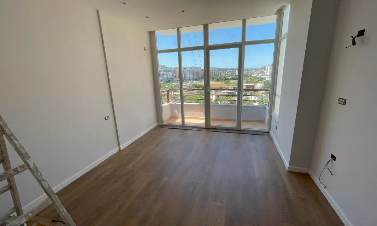 Shtepi ne shitje Apartament ne Tirane, 1+1, Mobilimi Bosh, pa mobiluar, Pagesa 95,000  Euro.