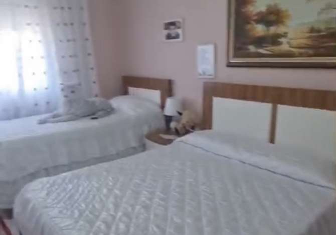 Shtepi ne shitje Apartament ne Tirane, 2+1, Mobilimi E mobiluar, Pagesa 133,000  Euro.