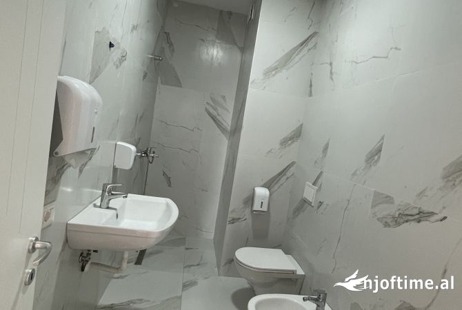 Shtepi ne shitje Apartament ne Tirane, 3+1, Mobilimi Bosh, pa mobiluar, Pagesa 510,000  Euro.