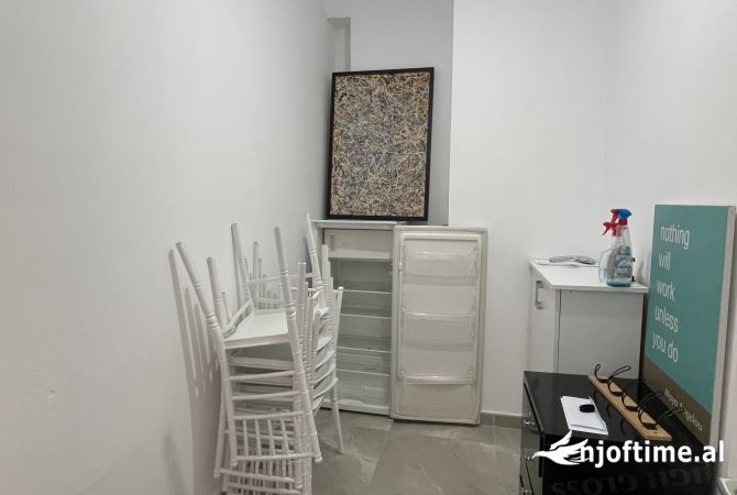 Shtepi ne shitje Apartament ne Tirane, 3+1, Mobilimi Bosh, pa mobiluar, Pagesa 510,000  Euro.