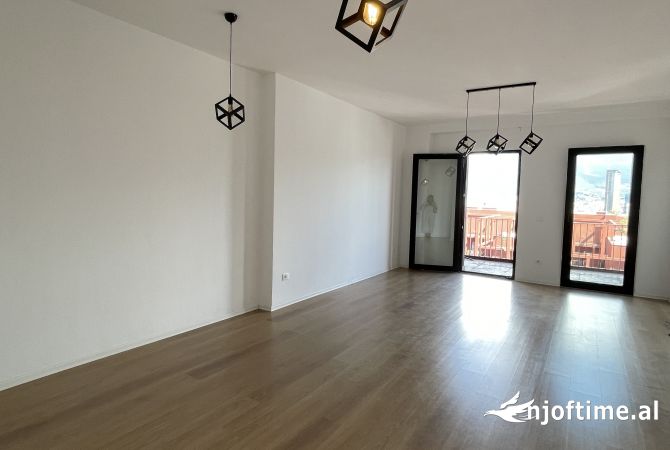 Shitet apartament 3+1+2 tek Garden Building ,Rruga e Kavajes