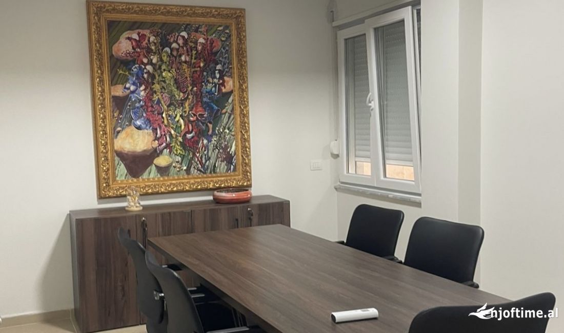 Jepet me qera ambient biznesi tek Rruga e Kosovareve.