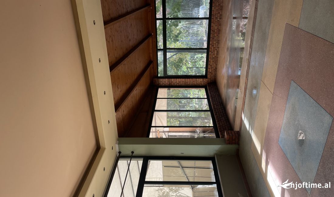 Jepet me qera Godine dy kateshe ne toke me siperfaqe 3248 m2 buze autostrade ne Marikaj 