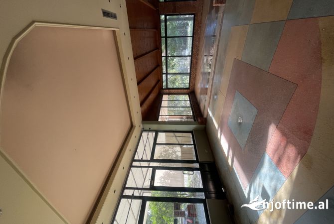 Jepet me qera Godine dy kateshe ne toke me siperfaqe 3248 m2 buze autostrade ne Marikaj 