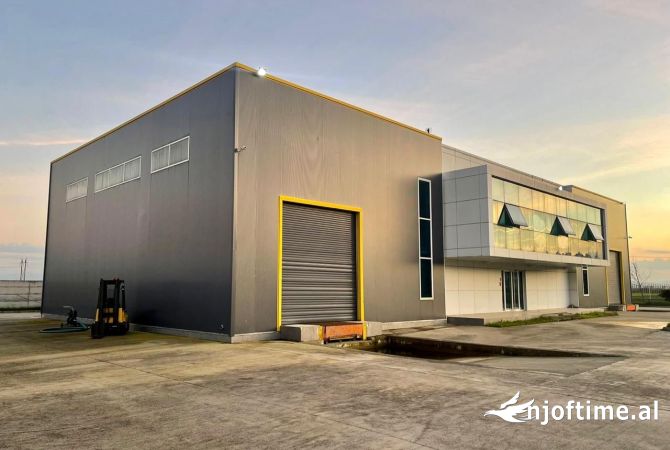 Ambiente Commerciale in Affitto 4+1 a Fier - 2,500 Euro