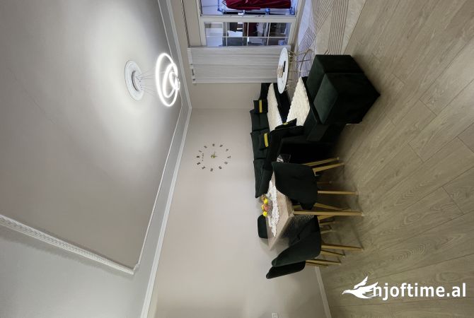 Appartamento in vendita a Tirana 2+1, Arredato