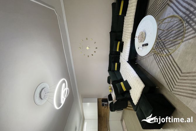 APARTAMENT 2+1  NE SHITJE tek Shkolla “26- Nentori” , Stacioni i Fundit i Tiranes Re 