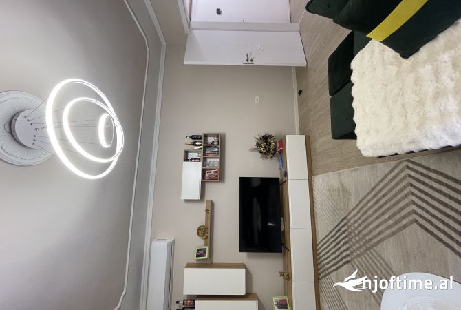 Appartamento in vendita a Tirana 2+1, Arredato