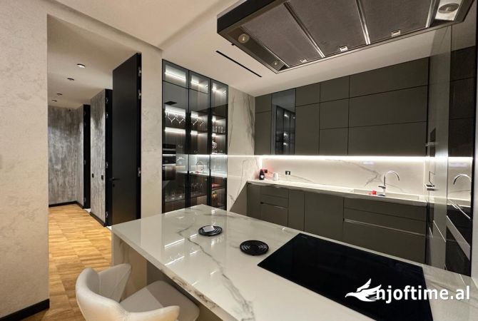 Shtepi ne shitje Apartament ne Tirane, 2+1, Mobilimi E mobiluar, Pagesa 450,000  Euro.