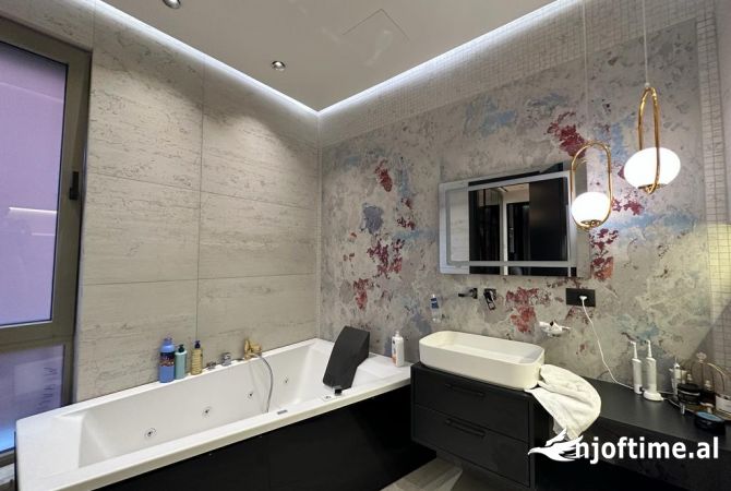 Shtepi ne shitje Apartament ne Tirane, 2+1, Mobilimi E mobiluar, Pagesa 450,000  Euro.