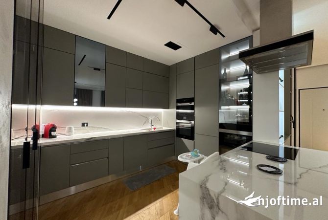 Shtepi ne shitje Apartament ne Tirane, 2+1, Mobilimi E mobiluar, Pagesa 450,000  Euro.