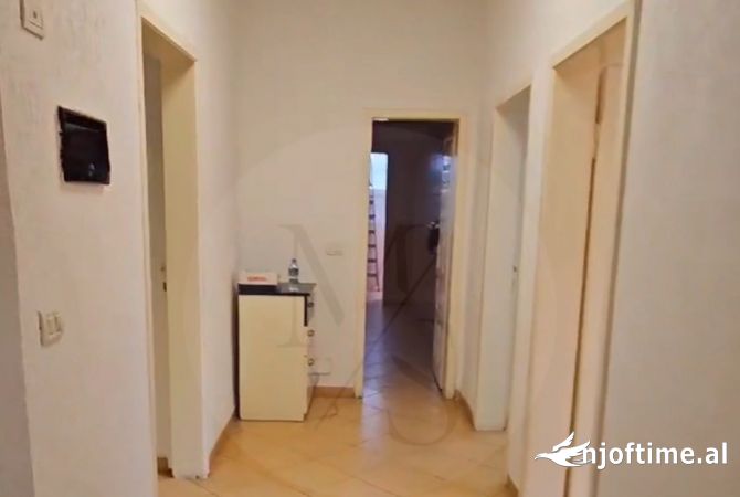 Ambiente Commerciale in Affitto 3+1 a Tirana - 900 Euro