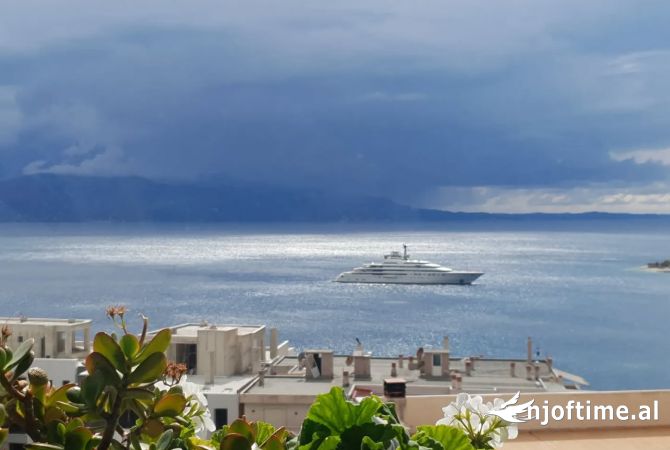 Jepet me qera ambient biznesi me pamje nga deti ne Sarande