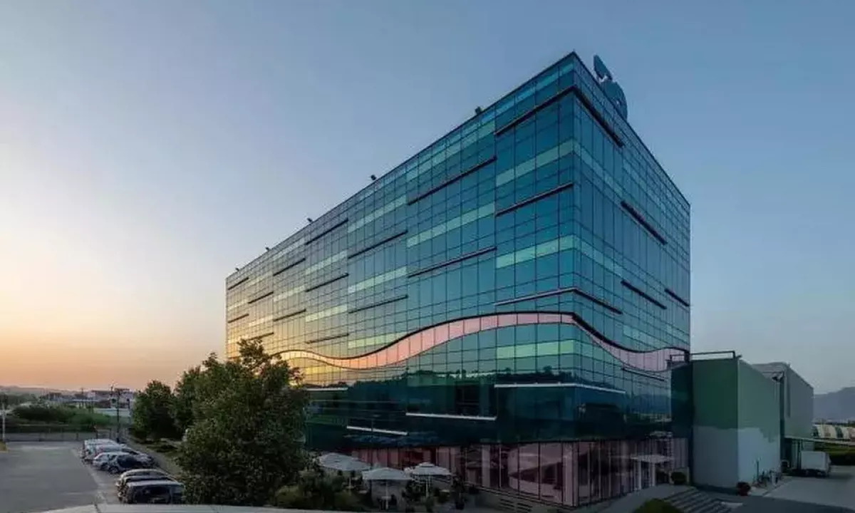 Shitet toke 3000 m2 tek Top Channel,Kashar,Tirane