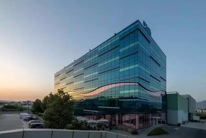 Truall ose Toke ne Tirane - 900,000 Euro