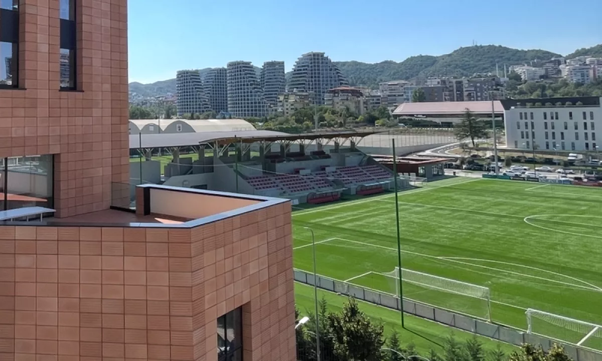 Jepet me qera ambient biznesi buze rruge tek rruga e kosovareve