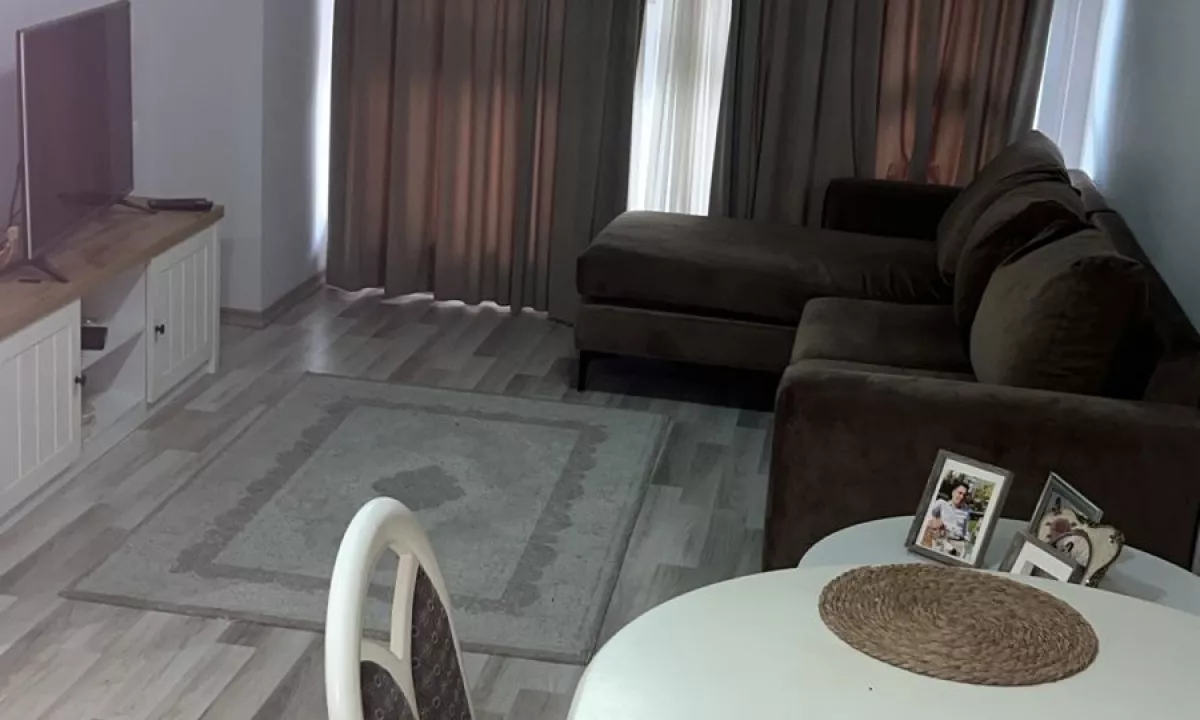 Shtepi ne shitje Apartament ne Tirane, 2+1, Mobilimi E mobiluar, Pagesa 160,000  Euro.