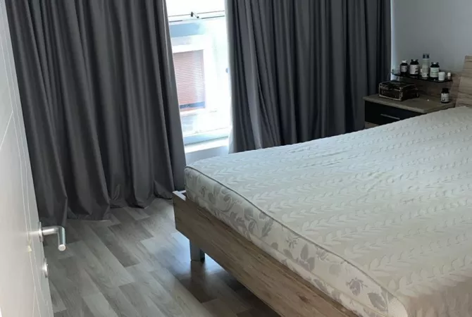 Shtepi ne shitje Apartament ne Tirane, 2+1, Mobilimi E mobiluar, Pagesa 160,000  Euro.