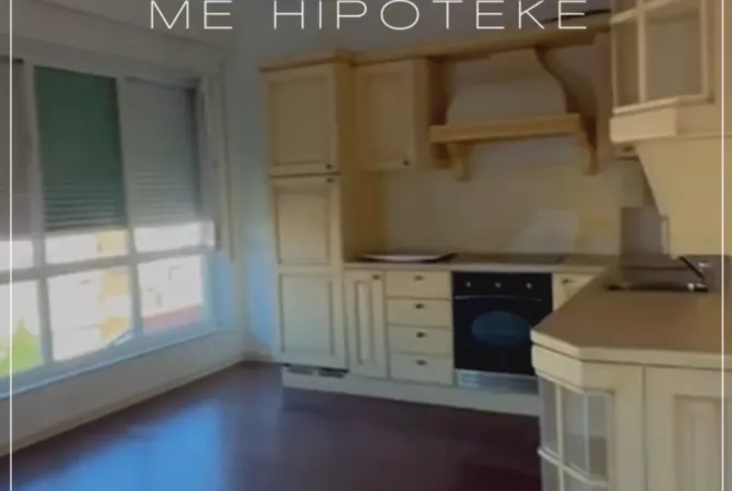 Shitet apartament 2+1 tek Kodra e Diellit ,Market Aldi