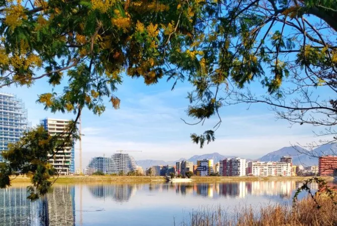 Shitet apartament 3+1+2 prane Nobis , Liqeni Artificial