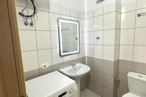 Shtepi ne shitje Apartament ne Tirane, 1+1, Mobilimi E mobiluar, Pagesa 145,000  Euro.
