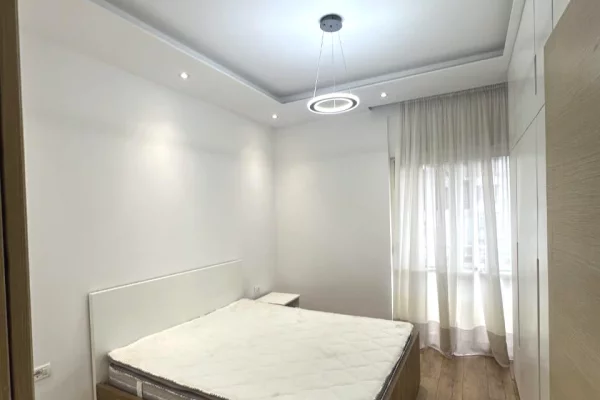 Shtepi ne shitje Apartament ne Tirane, 1+1, Mobilimi E mobiluar, Pagesa 145,000  Euro.