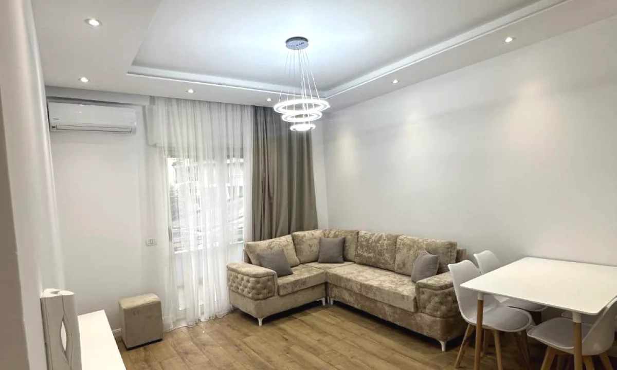 Shtepi ne shitje Apartament ne Tirane, 1+1, Mobilimi E mobiluar, Pagesa 145,000  Euro.