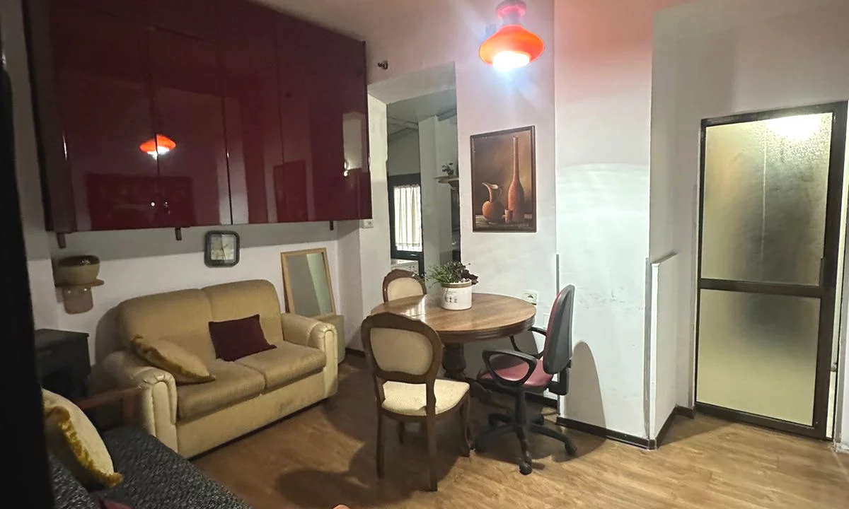 Shtepi me qera Apartament ne Tirane, 2+1, Mobilimi E mobiluar, Pagesa 50,000  Leke.