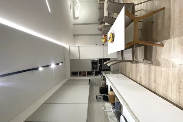 Appartamento in vendita a Tirana 2+1, Arredato