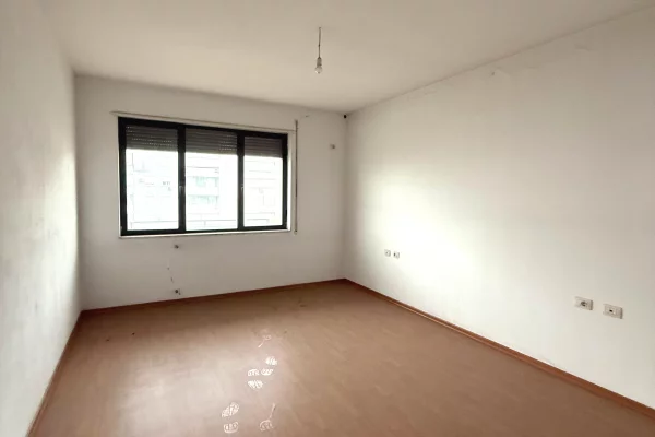 Shtepi ne shitje Apartament ne Tirane, 2+1, Mobilimi Bosh, pa mobiluar, Pagesa 230,000  Euro.