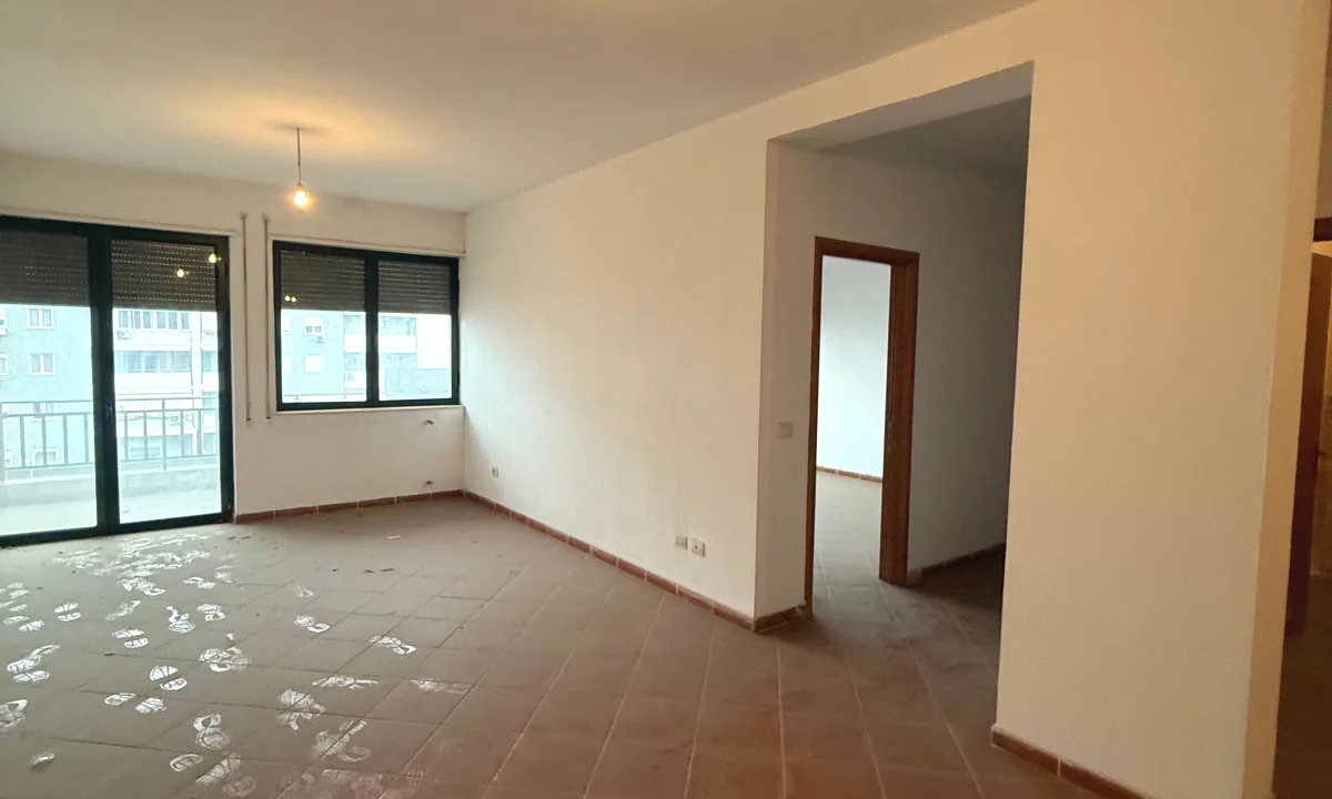 Shtepi ne shitje Apartament ne Tirane, 2+1, Mobilimi Bosh, pa mobiluar, Pagesa 230,000  Euro.