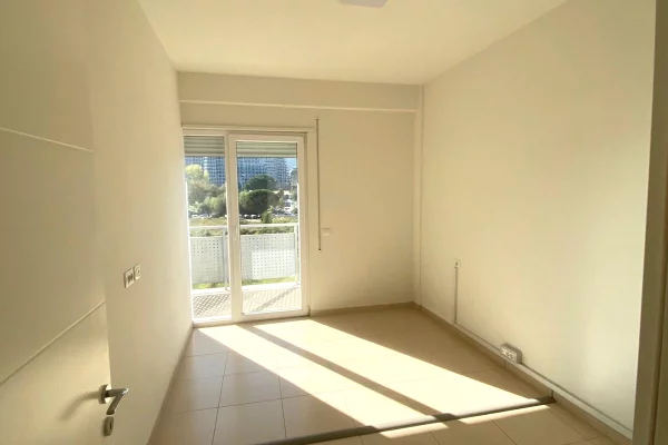 Shtepi me qera Apartament ne Tirane, 1+1, Mobilimi Pjeserisht e mobiluar, Pagesa 85,000  Leke.