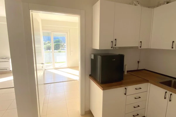 Shtepi me qera Apartament ne Tirane, 1+1, Mobilimi Pjeserisht e mobiluar, Pagesa 85,000  Leke.